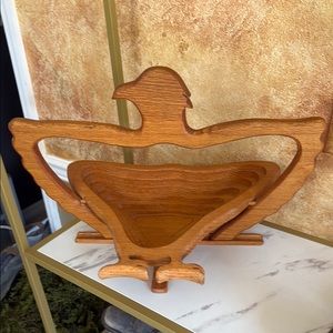 VINTAGE WOODEN EAGLE COLLAPSIBLE BASKET